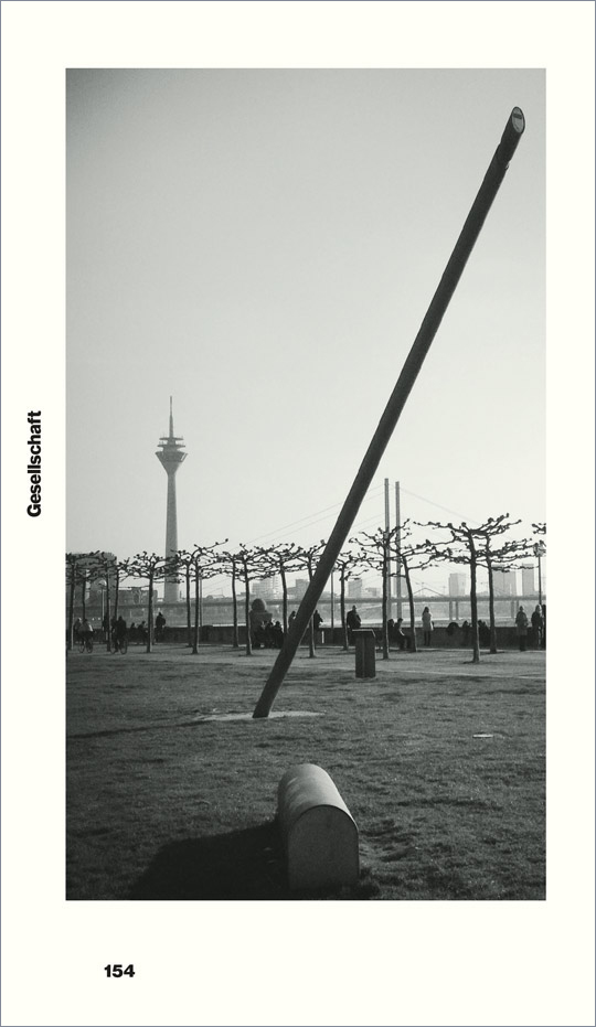 buchseite sonnenuhr an der rheinpromedade